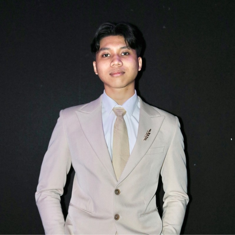 Headshot of Son Tran